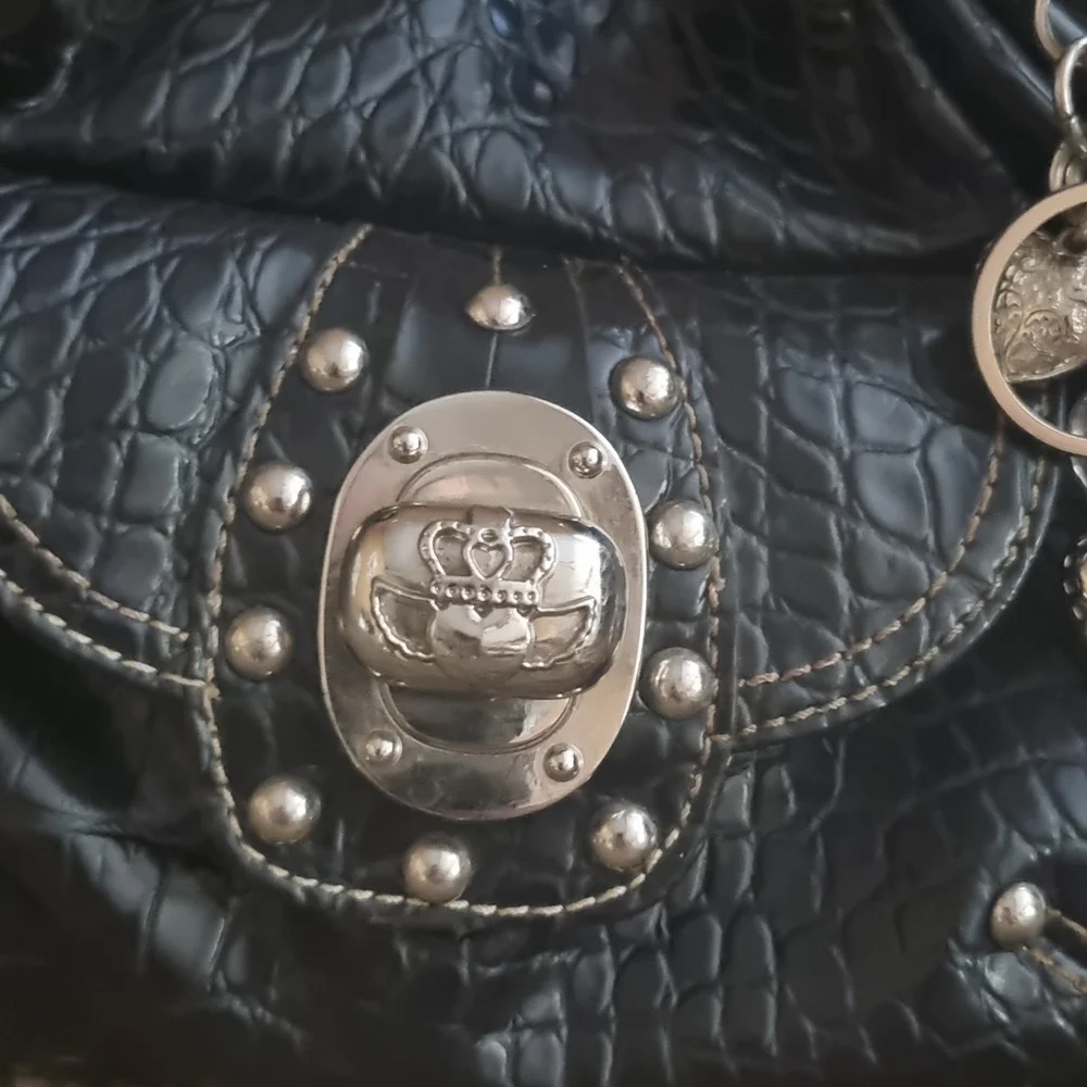 Kathy Van Zeeland, faux croc, classic heart and crown black handbag - Picture 3 of 4